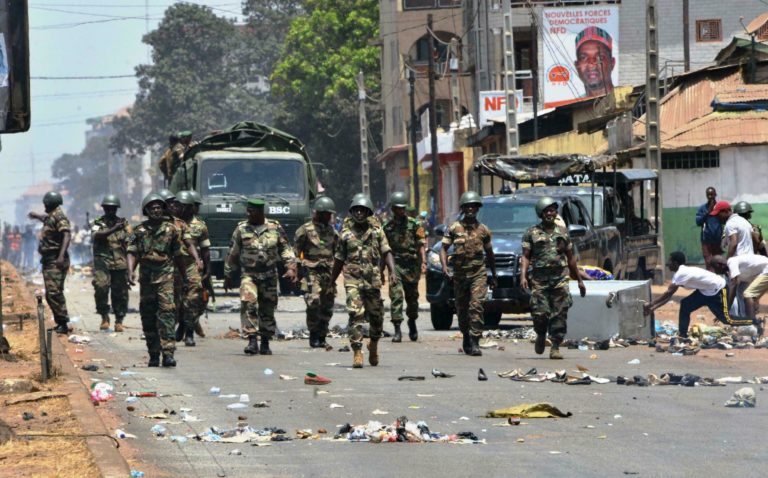 Lecture critique sur les limites des transitions politiques initiales en Afrique de lOuest 1